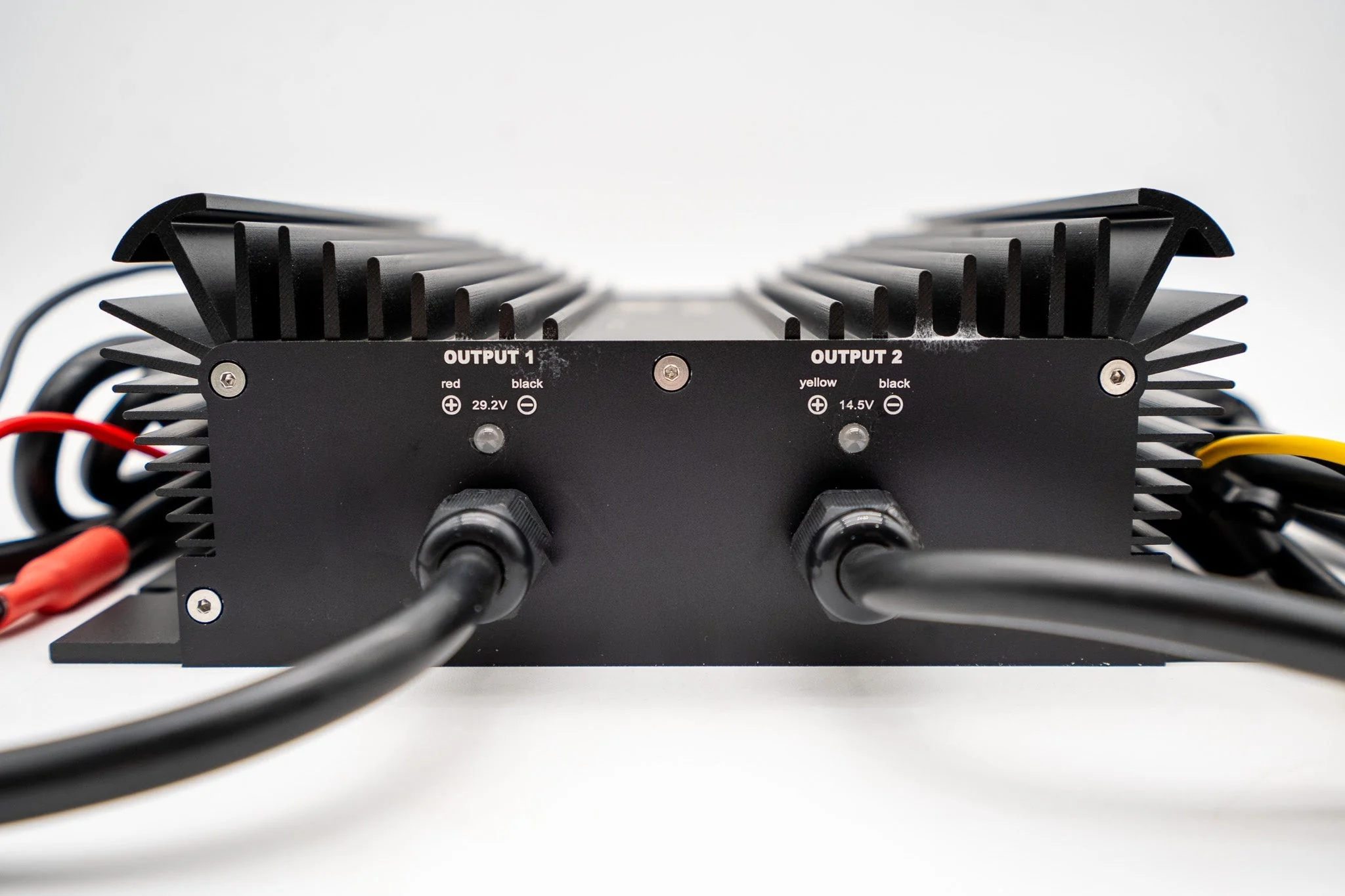 Dual 12v & 24v marine waterproof lithium charger - Image 4