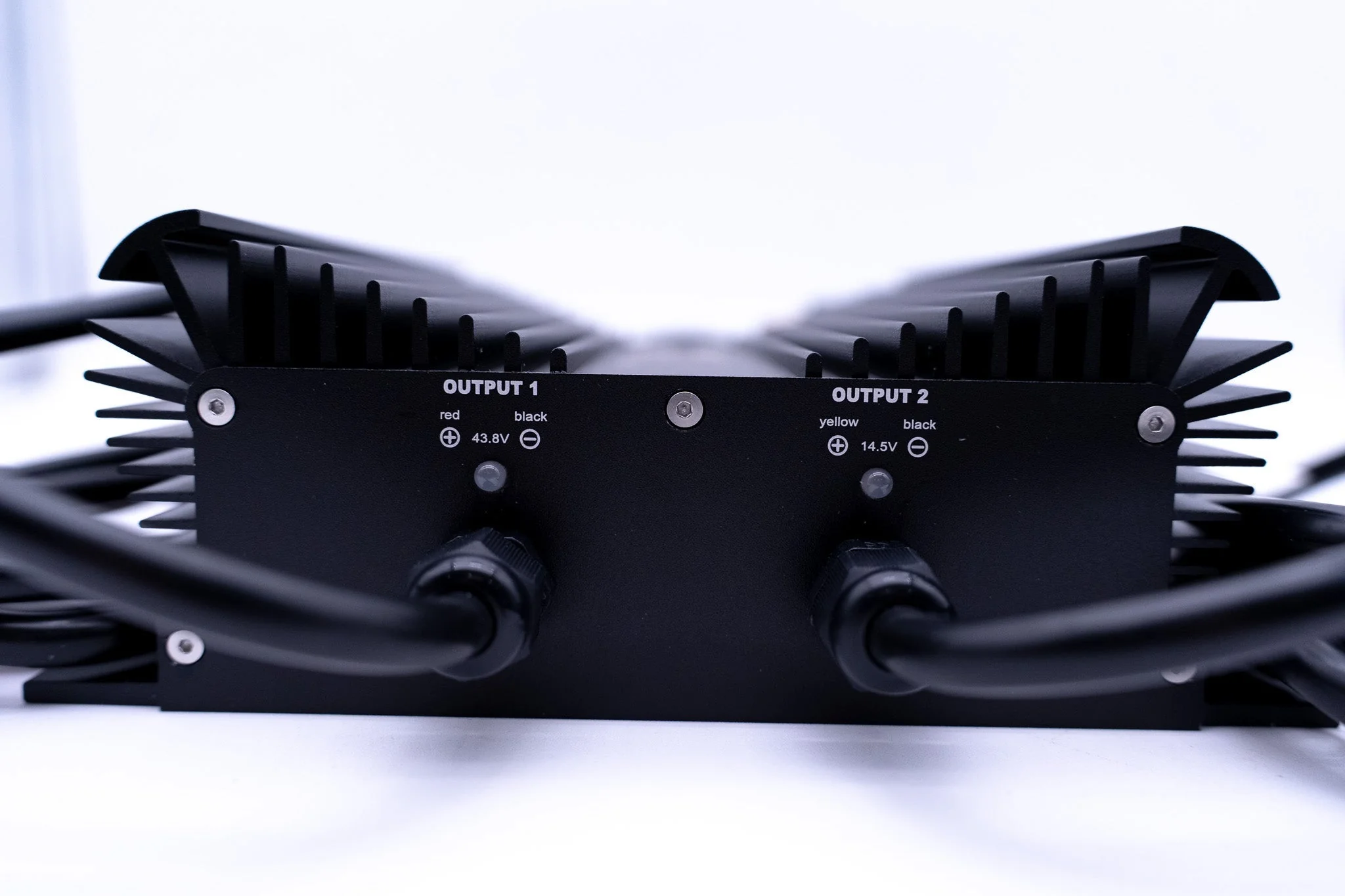 Dual 12v & 36v marine waterproof Lead/AGM/Lithium charger - Image 3