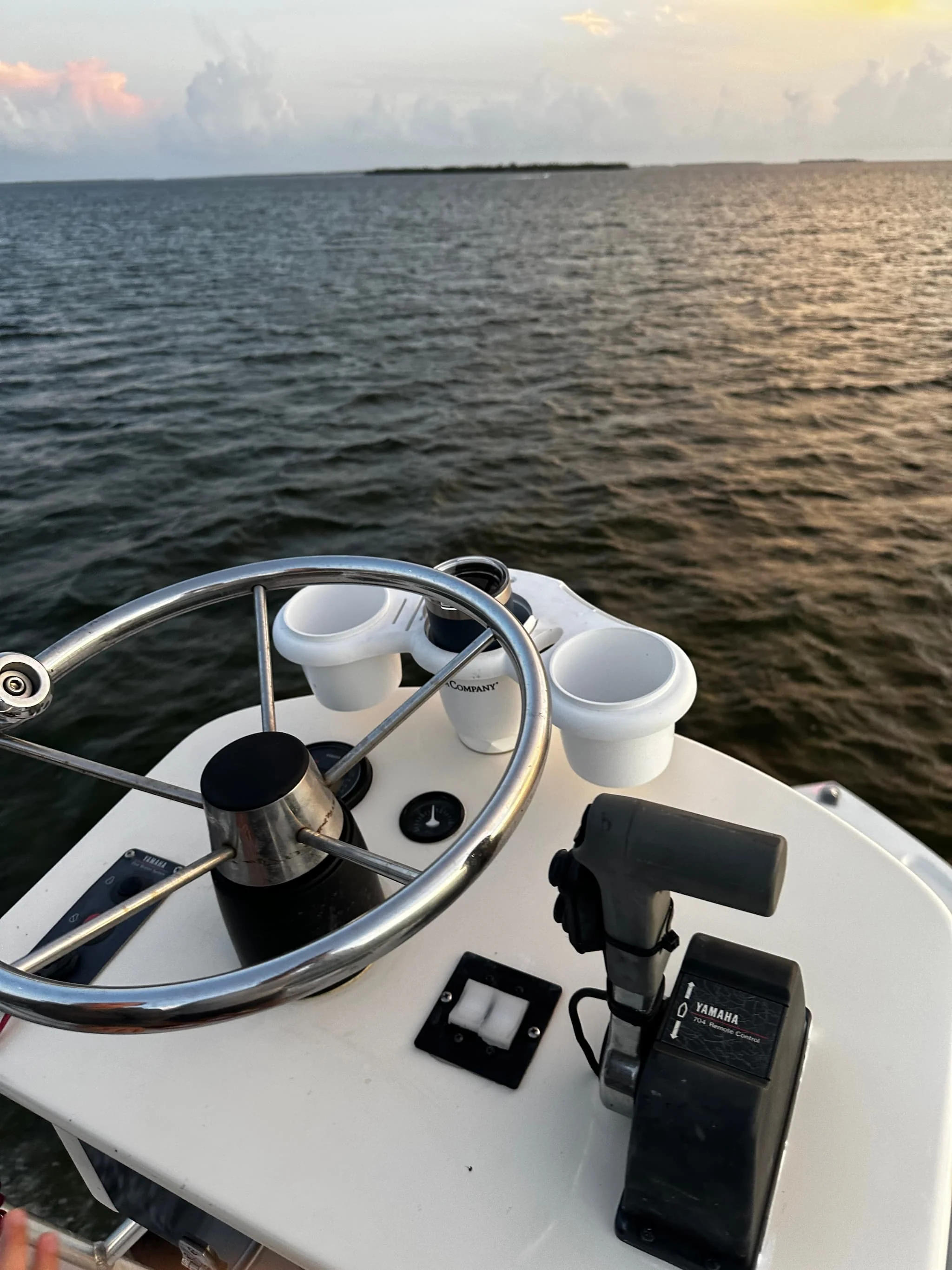 E-Sea Caddy Pro- Multi Cup Suction Mounted Drink Holder-White - Image 5