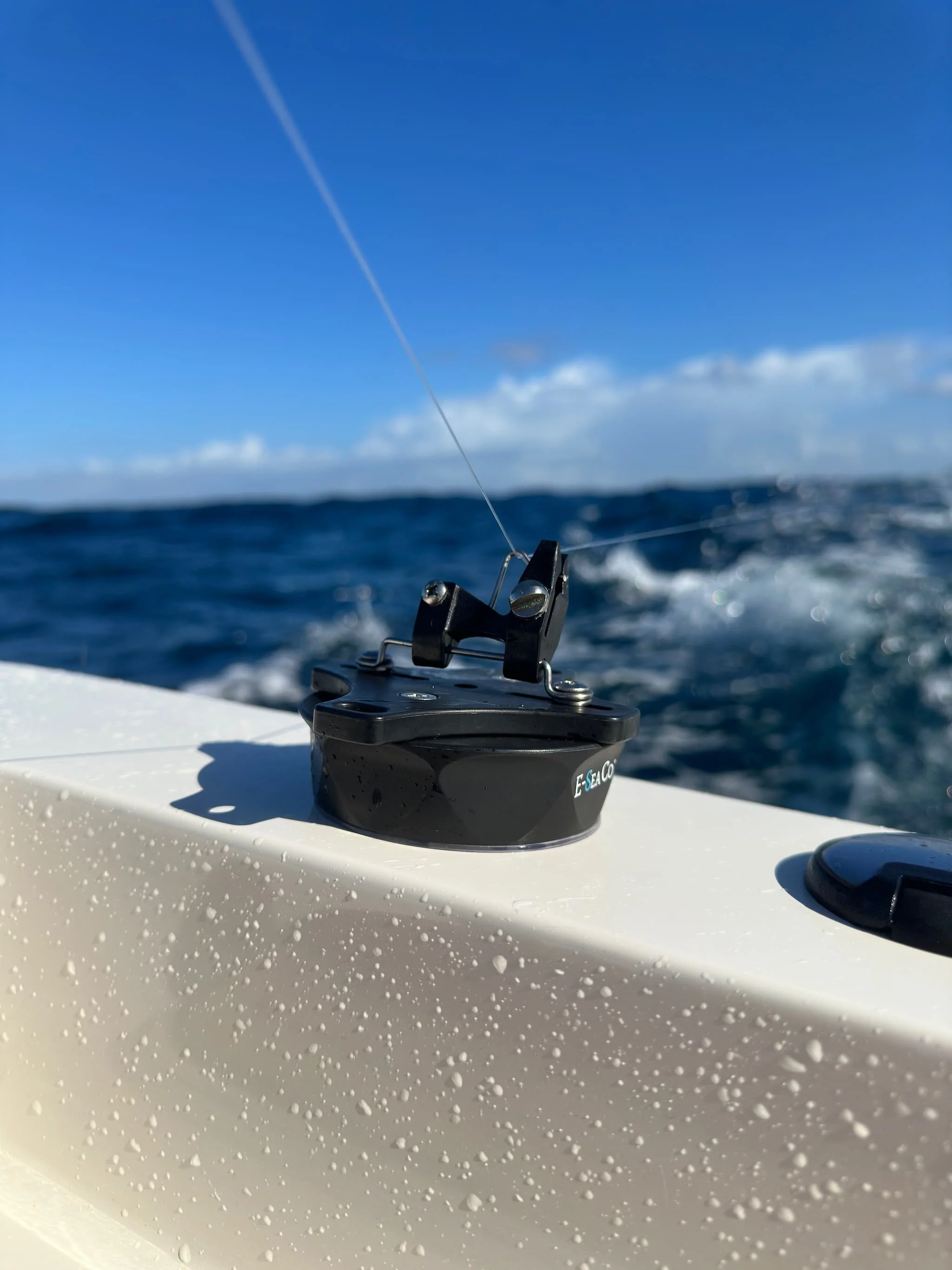 E-Sea Clip-Suction Mounted Flat-line Release Clip - Image 2