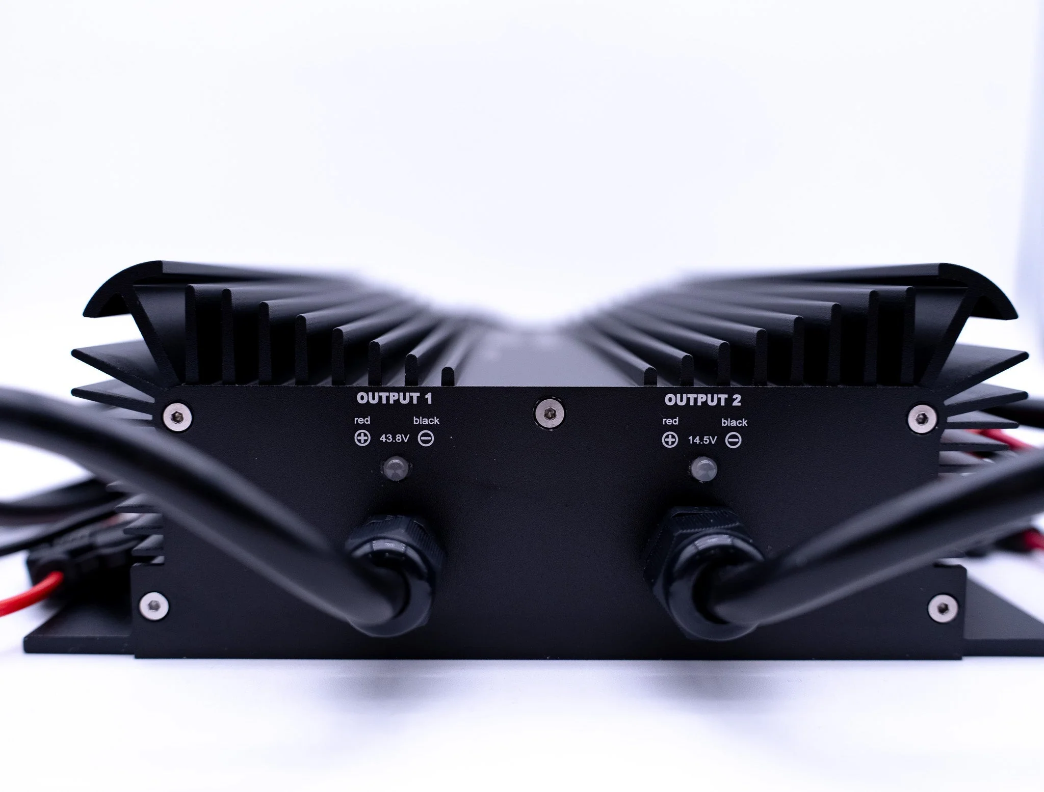Fast Dual 12v & 36v marine waterproof AGM/Lithium charger - Image 3